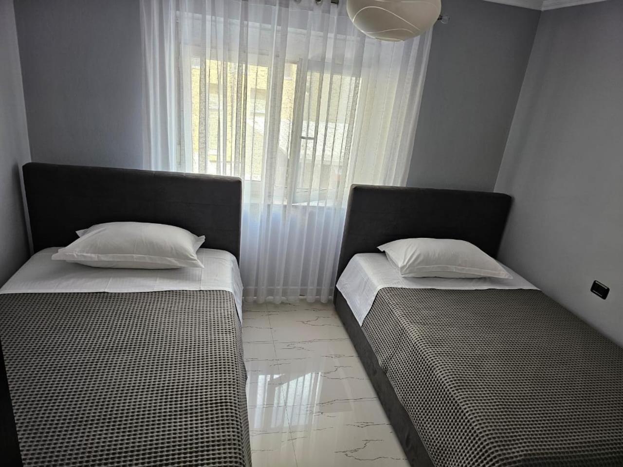 Edi's Apartment-cozy In The Center Tirana