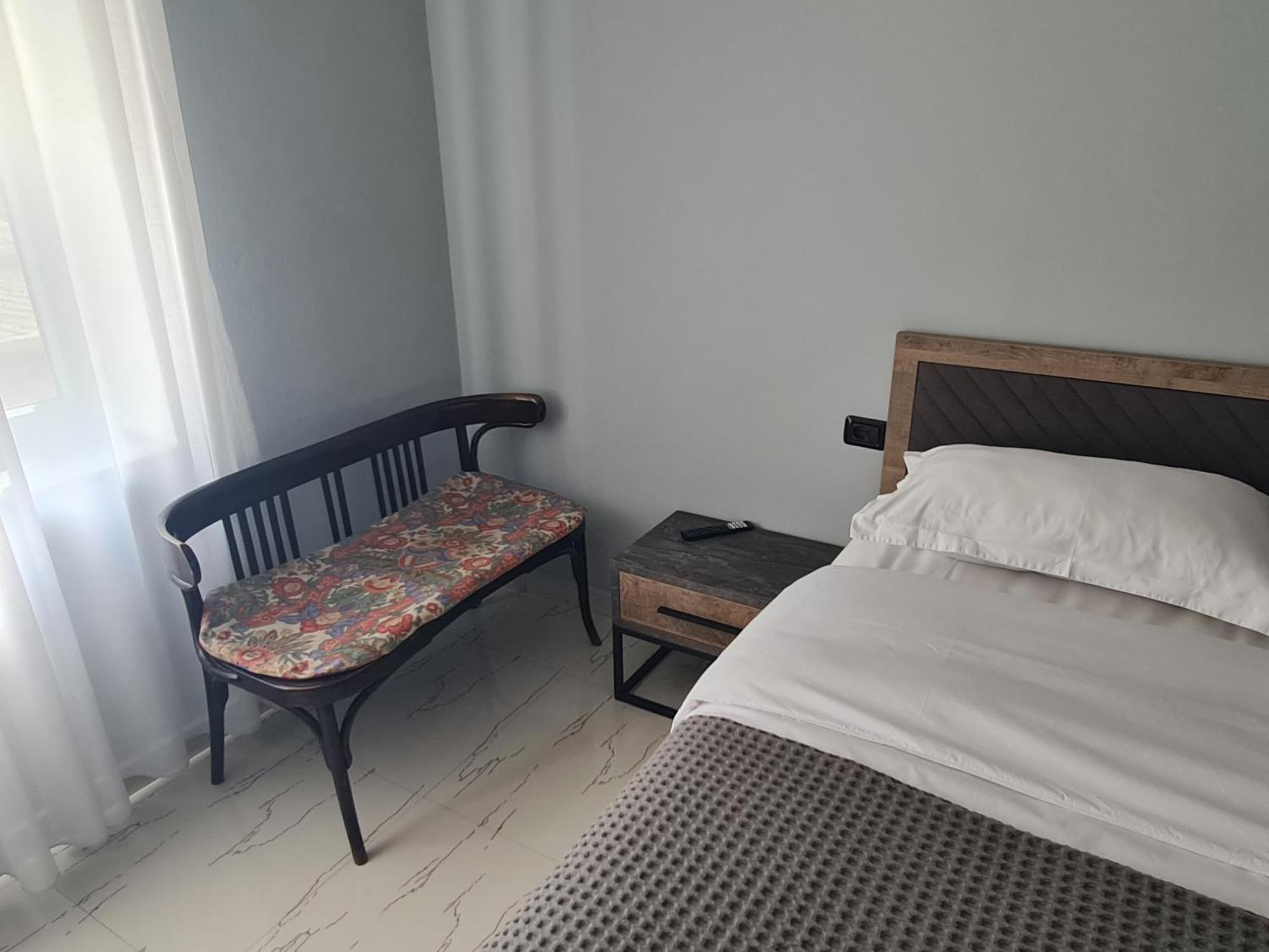 Edi's Apartment-cozy In The Center Tirana