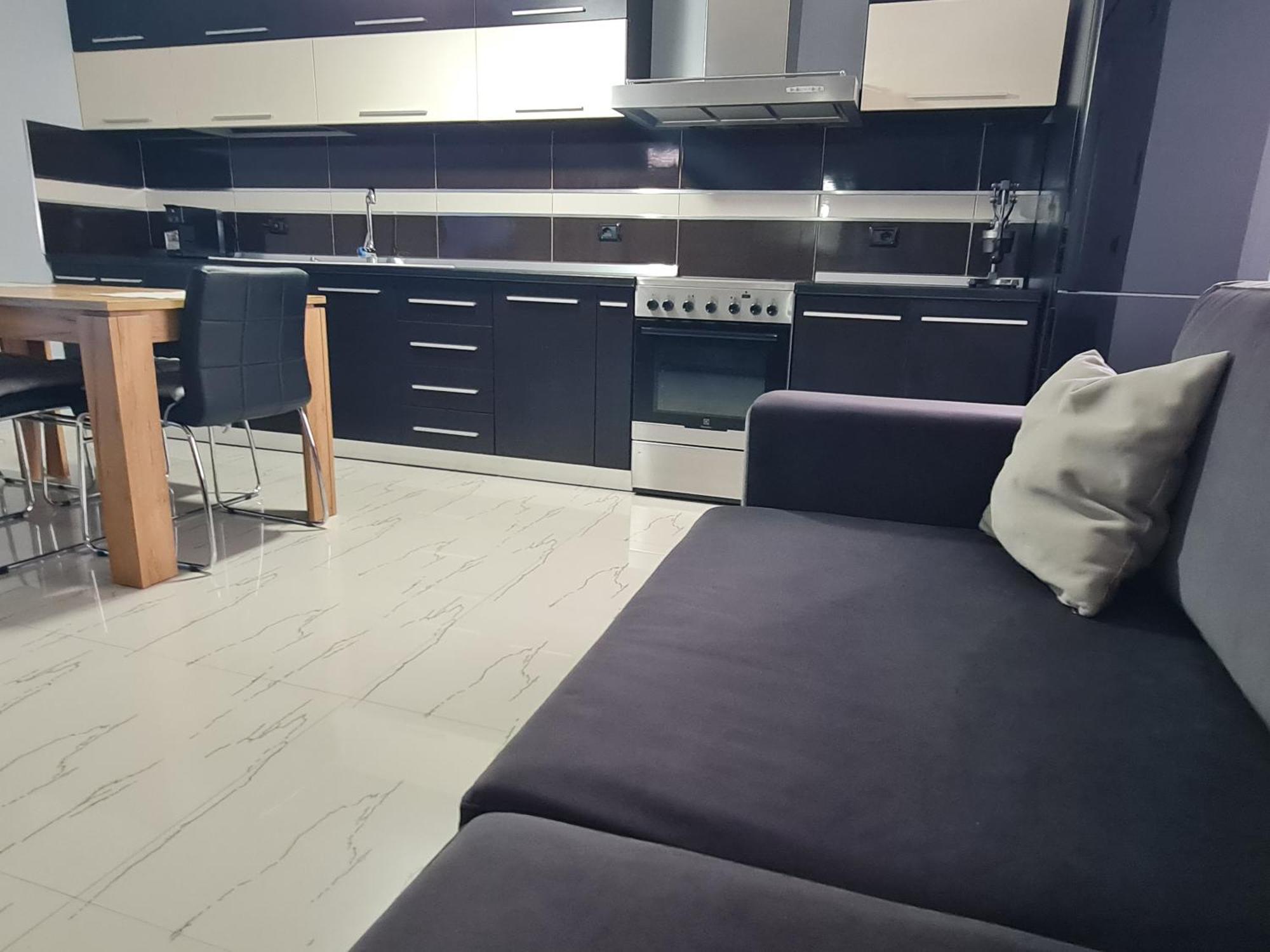 Edi's Apartment-cozy In The Center * Tirana