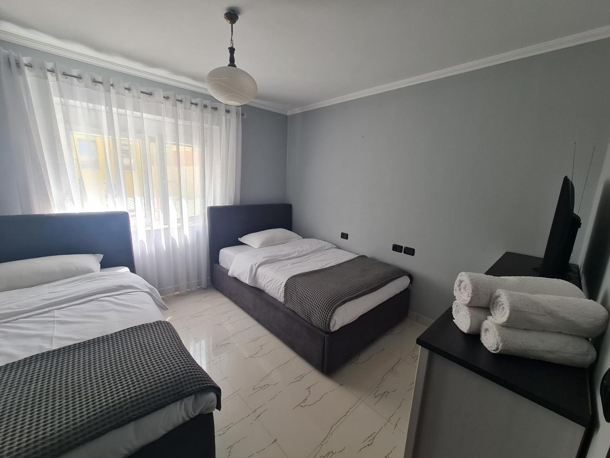 Edi's Apartment-cozy In The Center Tirana